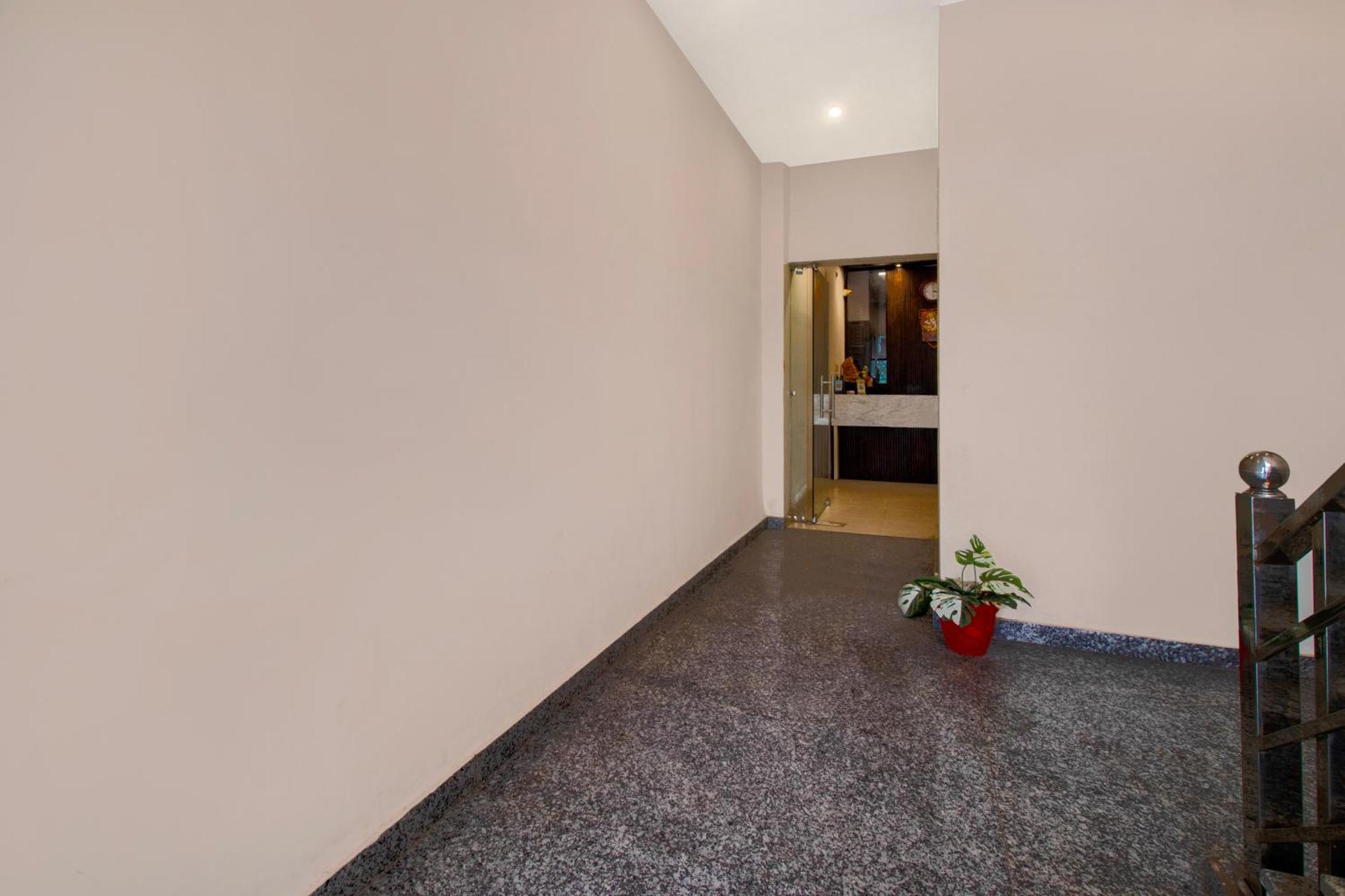 Hotel O Om Pushp Residency Mathura Εξωτερικό φωτογραφία