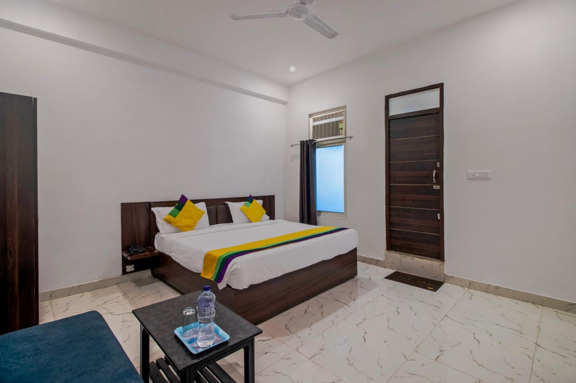 Hotel O Om Pushp Residency Mathura Εξωτερικό φωτογραφία
